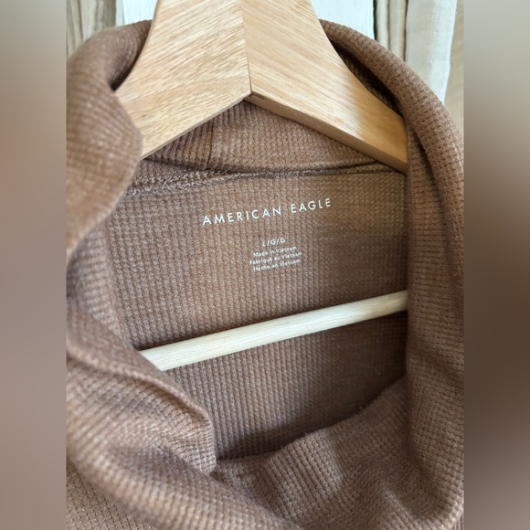 New American Eagle Cropped Turtleneck- Large - Picture 3 of 6